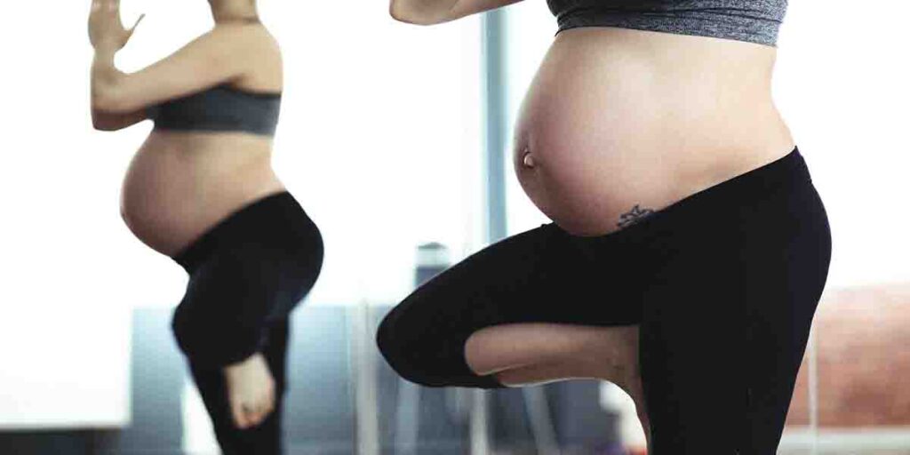 maintain the average weight gain during pregnancy